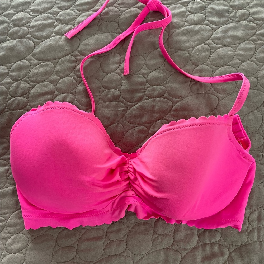 Victoria’s Secret 34DD Bright Pink Scalloped Bandeau Bikini Top.
